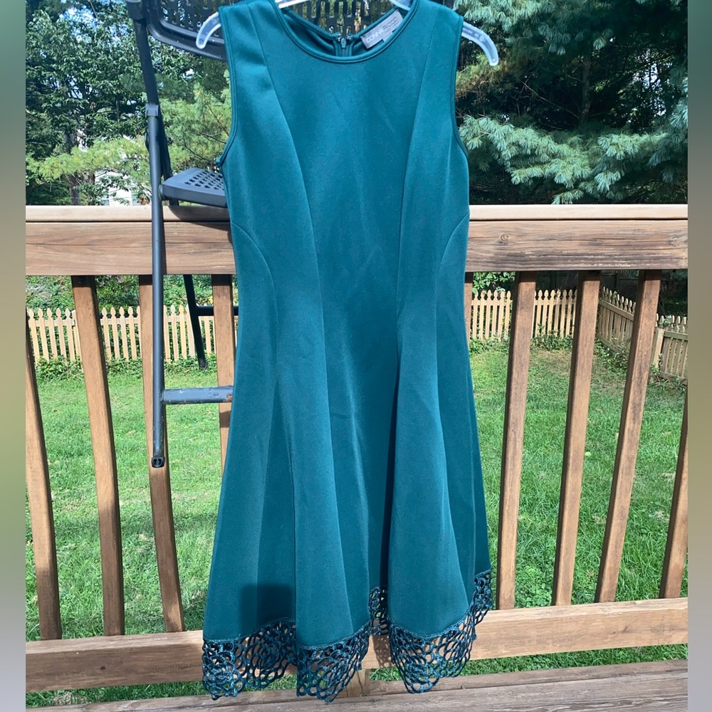 Donna Ricco Green Dress with Lace Detail